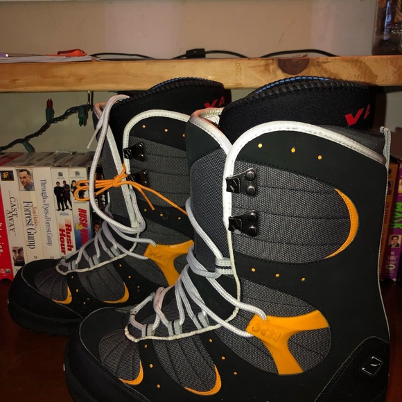 Vans Snowboarding Boots - Picture 2 of 5
